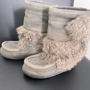 Kids manitobah mukluks size 12